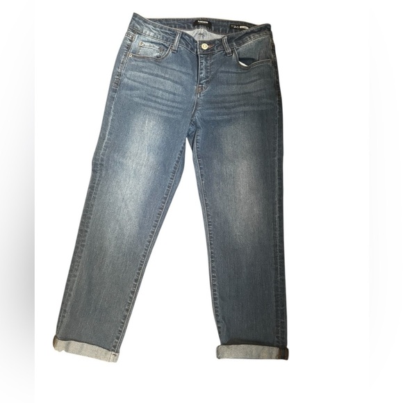 KENSIE "Tell Me Something Pretty"
Capri Jeans Size 27 Medium Wash Whiskers EUC - Picture 3 of 15